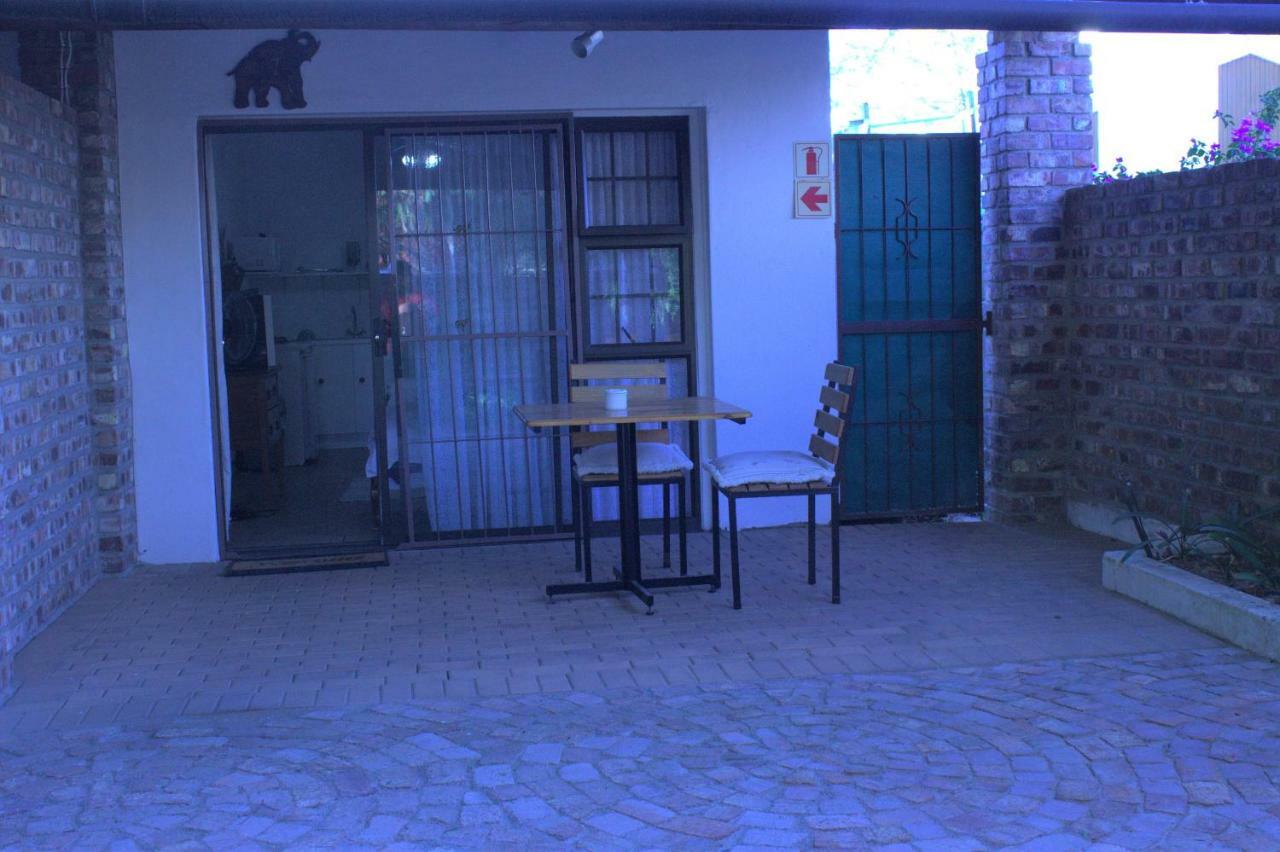 Bisibee Guest House Oudtshoorn Exterior photo